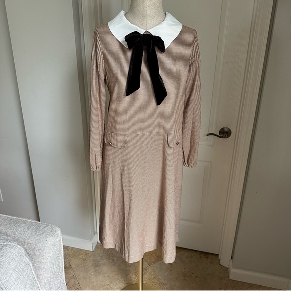 Hadas Dress in a Houndstooth print with Peter Pan Collar & Ribbon Bow tie - Picture 2 of 10